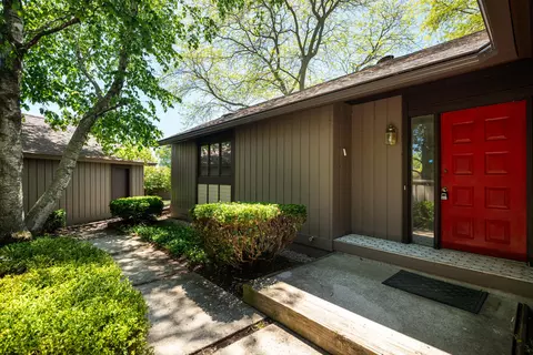 8 Pinewood, Wind Point, WI 53402