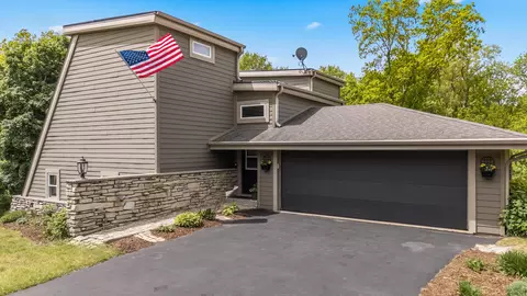 2953 Kettle Moraine, Hartford, WI 53027