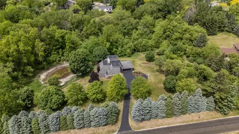 2953 Kettle Moraine, Hartford, WI 53027