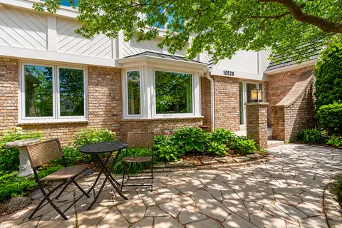 10528 N Haddonstone, Mequon, WI 53092