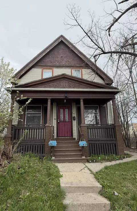 820 W Keefe, Milwaukee, WI 53206