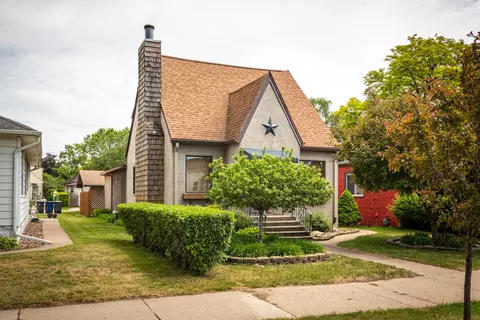 2406 Wood, La Crosse, WI 54603