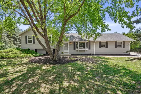 620 Prairie Vw, North Prairie, WI 53153