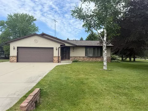 3897 Thornapple, Hartford, WI 53086