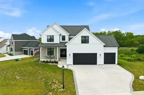 3725 Olde Howell, Waukesha, WI 53186