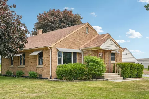 5930 W County Line, Mequon, WI 53092