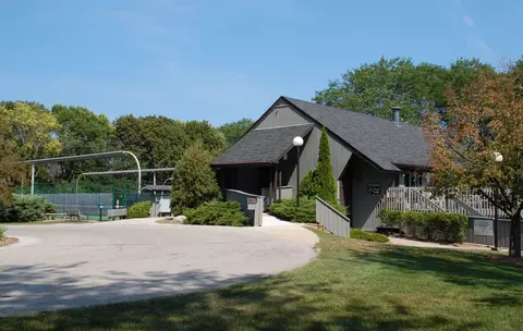 Exterior - 41 E Campus, Wind Point, WI 53402 photo 7 of 9