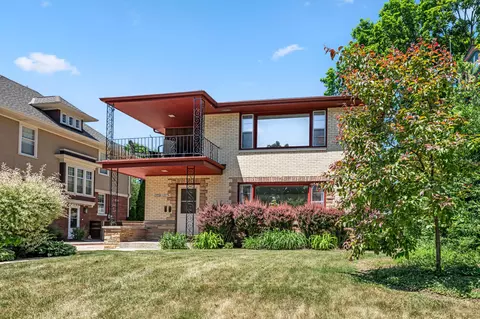 6822 W W Wls #6824, Wauwatosa, WI 53213