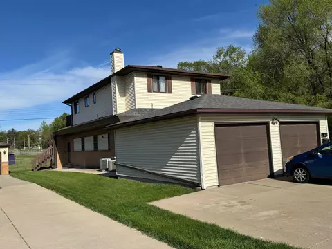 530 Greenmeadow, Waukesha, WI 53188