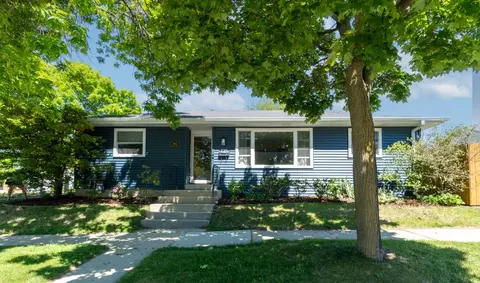 4554 S Vermont, Saint Francis, WI 53235