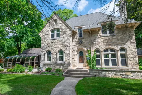n87w15714 Kenwood, Menomonee Falls, WI 53051