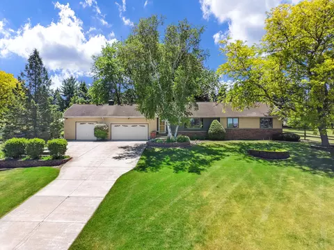 w295s10874 Highway Es, Mukwonago, WI 53149