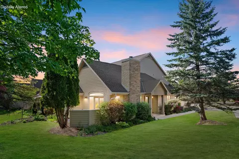 n21w24327 Cumberland #36K, Pewaukee, WI 53072