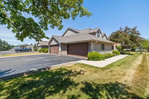 2165 Broken Hl #1, Waukesha, WI 53188