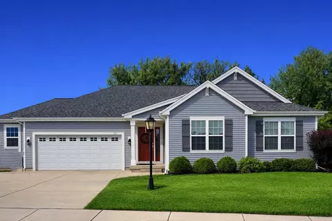 273 Silver Lk, Oconomowoc, WI 53066