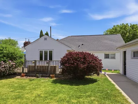 1035 N 43, Manitowoc, WI 54220