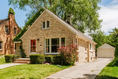 2914 N 69th, Milwaukee, WI 53210