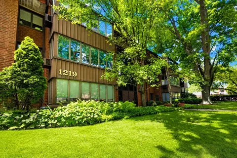 1219 N Jackson #308, Milwaukee, WI 53202