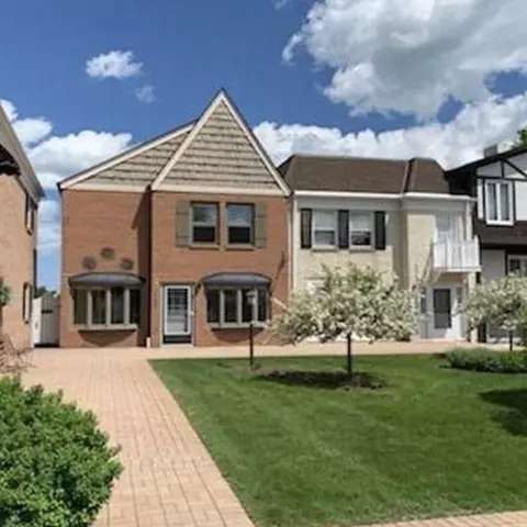 2206 Stonecroft, Grafton, WI 53024
