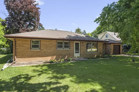 6630 W Holmes, Greenfield, WI 53220