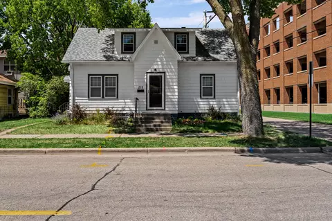 213-215 N 16th, La Crosse, WI 54601