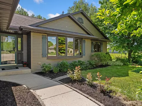 1207 Hummingbird, Sheboygan Falls, WI 53085