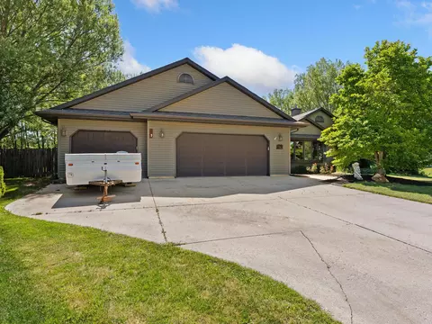 1207 Hummingbird, Sheboygan Falls, WI 53085