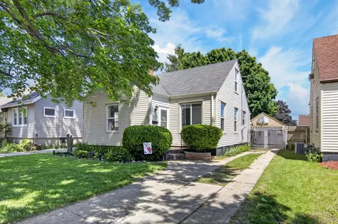 7413 32nd, Kenosha, WI 53142