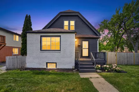 4821 W Hampton, Milwaukee, WI 53218