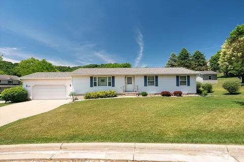 224 Eagles Blf, La Crescent, MN 55947