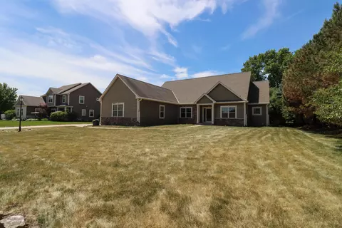 w245n2799 Single Tree, Pewaukee, WI 53072