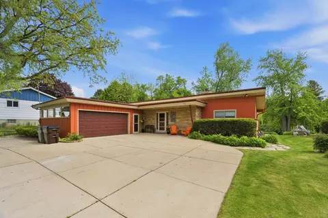 507 W Montclaire, Glendale, WI 53217