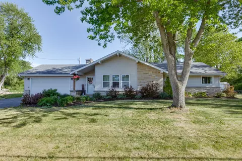 213 W State, North Prairie, WI 53153
