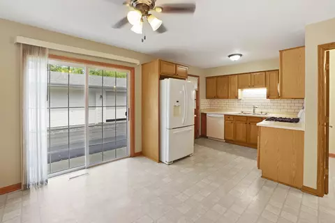 449 W Wisconsin #9, Oconomowoc, WI 53066