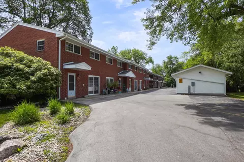 449 W Wisconsin #9, Oconomowoc, WI 53066
