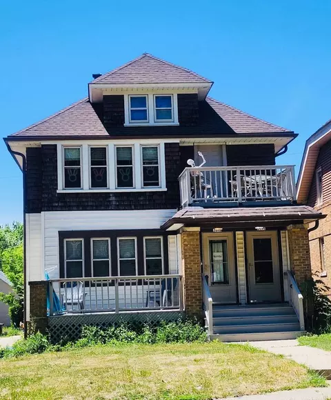 2373 N 67th #2375, Wauwatosa, WI 53213