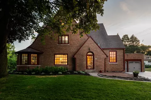 3101 N 103rd, Wauwatosa, WI 53222