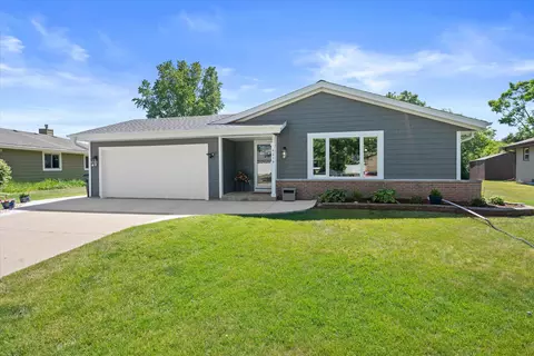 4219 W Pebble Bch, Franklin, WI 53132