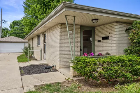 521 N 105th, Wauwatosa, WI 53226