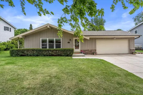 1139 Dogwood, Waukesha, WI 53189