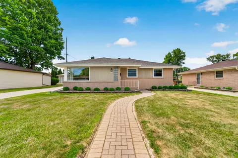 1505 Mackinac, South Milwaukee, WI 53172