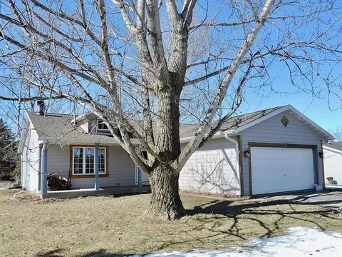 1722 S S Mdw, Elkhorn, WI 53121