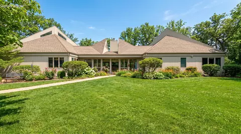 5611 Oak Blf, Walworth, WI 53184