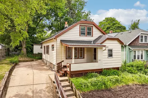 3837 W Mt Vernon, Milwaukee, WI 53208