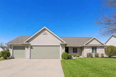 2190 Hidden Crk, Fox Crossing, WI 54956