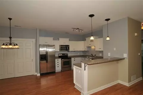2270 W Vista Bella #102, Oak Creek, WI 53154