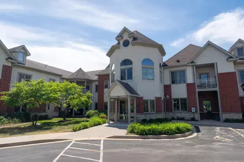 17490 Crest Hl #10, Brookfield, WI 53045