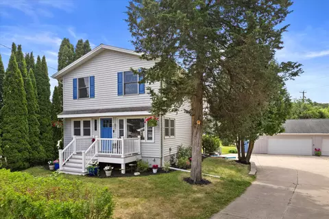 1542 3rd, Delafield, WI 53018