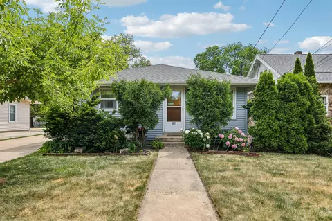 1021 Westowne, Waukesha, WI 53186
