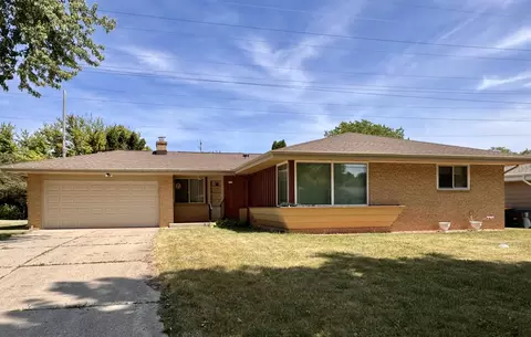 1078 N 120th, Wauwatosa, WI 53226